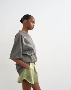 Satin runner short with deep waistband in green