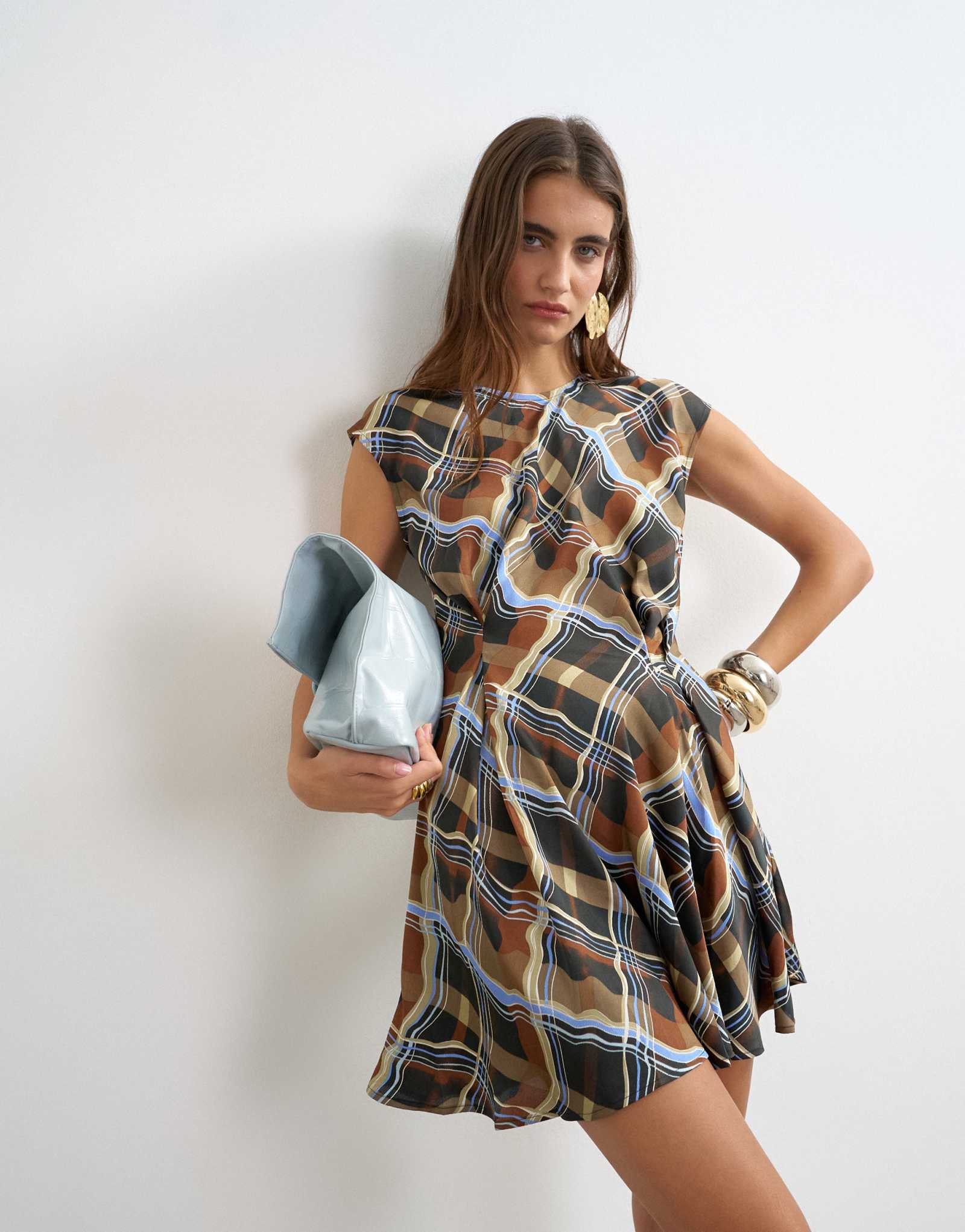 Женское атласное асимметричное мини-платье TopShop с коротким рукавом, искаженная клетка