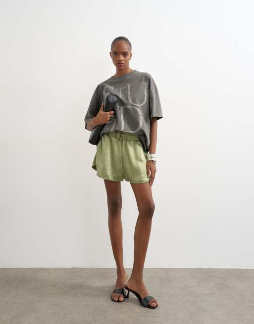 Topshop – Satin-Shorts im Runner-Design in Grün mit breitem Bund, 2 von 5