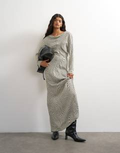 Model wearing Satin wide collapsed neck blouson maxi dress in mono wavy print