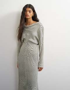 Model wearing Satin wide collapsed neck blouson maxi dress in mono wavy print