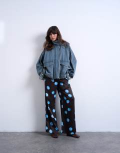 Model wearing Satin wide leg with tie waist trouser in polka dot