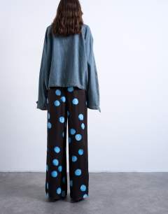 Model wearing Satin wide leg with tie waist trouser in polka dot