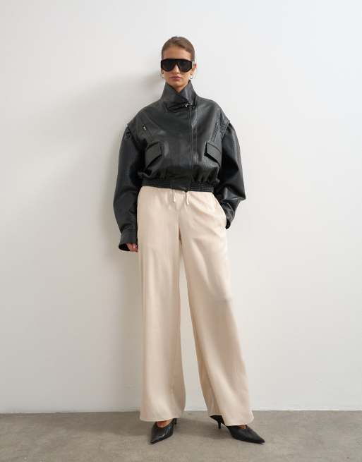 Topshop – Satinhose in Ecru mit Kordelzugbund und weitem Bein, 2 von 5