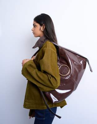 Topshop - Saturn - Schultertasche in Schokobraun mit Metalldetails-Brown