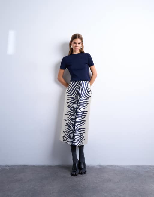 Topshop – Satynowa trapezowa spódnica midi we wzór w czarno-białe paski zebry