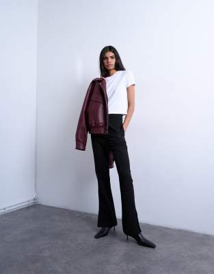 Topshop - Schlaghose in Schwarz mit hohem Bund und Schlitz