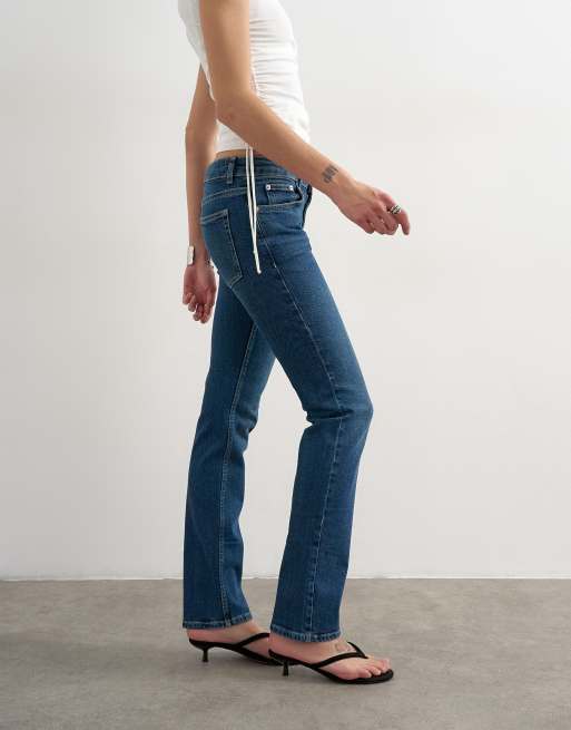 Topshop – Schmal geschnittene Jeans in kräftigem Blau mit niedrigem Bund, 5 von 5