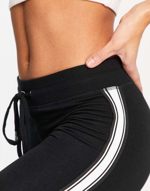 Topshop – Schmal geschnittene Jogginghose mit seitlichen Streifen in Schwarz, 2 von 4