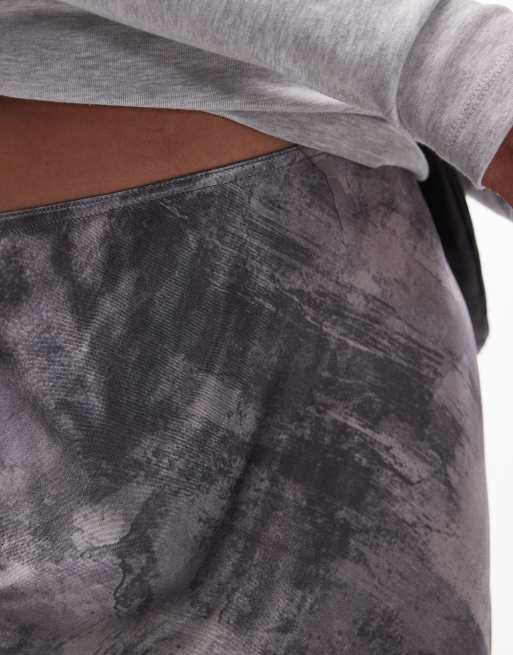 Topshop - Schuingesneden satijnen maxi rok in grijs met print, 3 van 5