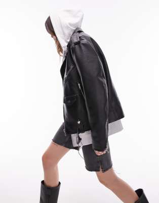 Topshop - Schwarze Oversize-Bikerjacke aus Kunstleder