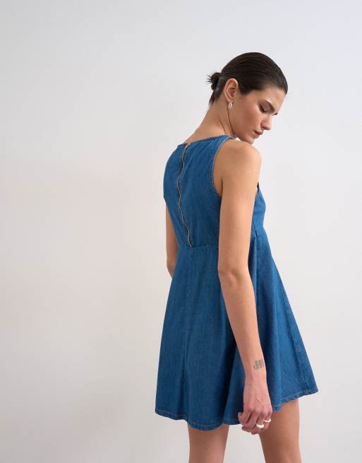 Topshop – Schwingendes Minikleid aus Denim in Mittelblau mit U-Boot-Ausschnitt, 3 von 4