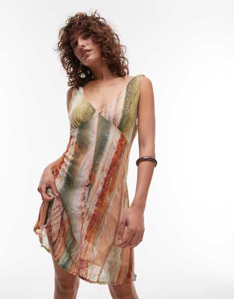 Topshop – Schwingendes Minikleid aus Netzstoff mit Knitterstruktur, buntem Print und V-Ausschnitt - view 1