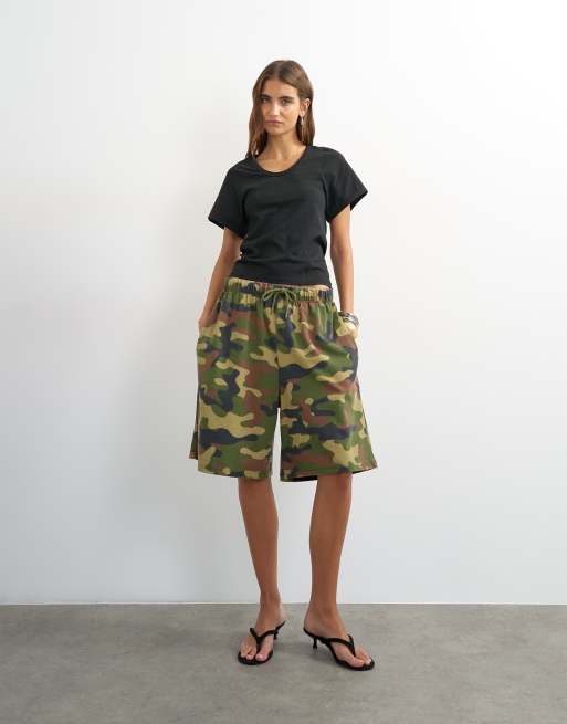 Topshop scoop neck sculpted T-shirt in black, 2 of 4