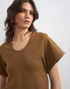 Scoop neck sculpted t-shirt in dark olive