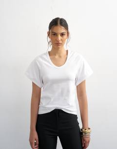 Model wearing Scoop neck sculpted t-shirt in white