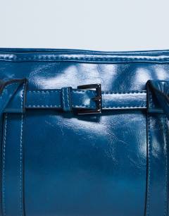 Model wearing Scottie shoulder bowler bag in teal