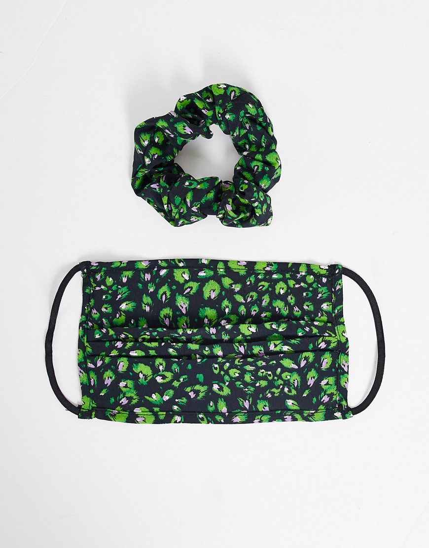 TOPSHOP SCRUNCHIE AND FACE COVERING SET IN GREEN ANIMAL PRINT,19S39SGRN