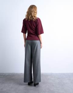 Model wearing Scuba-style fabric cinch short sleeve tee in burgundy