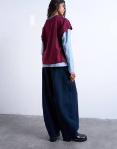 Model wearing Scuba-style fabric pintuck barrel leg jogger in navy