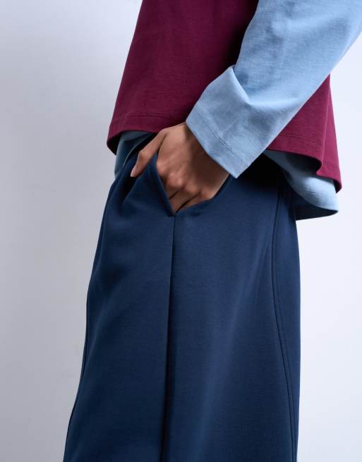 Topshop scuba-style fabric pintuck barrel leg sweatpants in navy, 4 of 5