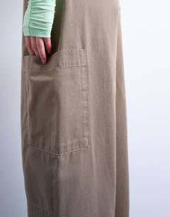 Model wearing Seam detail barrel leg trouser in mushroom