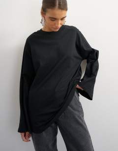 Model wearing Seamed detail long sleeve skater top in black
