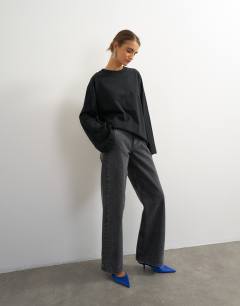Model wearing Seamed detail long sleeve skater top in black
