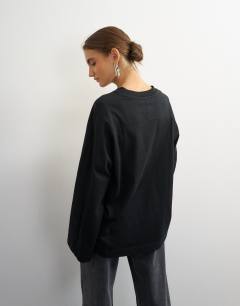 Model wearing Seamed detail long sleeve skater top in black