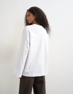 Model wearing Seamed detail long sleeve skater top in white