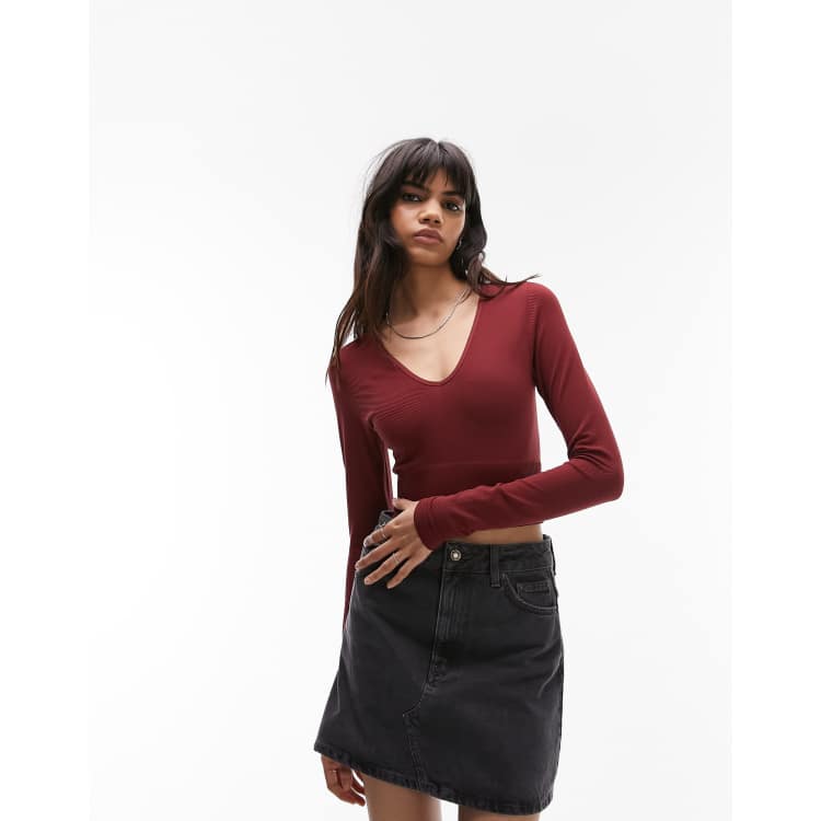 https://images.asos-media.com/products/topshop-seamless-long-sleeve-v-neck-crop-top-in-dark-red/204000073-1-darkred?$n_750w$&wid=750&hei=750&fit=crop