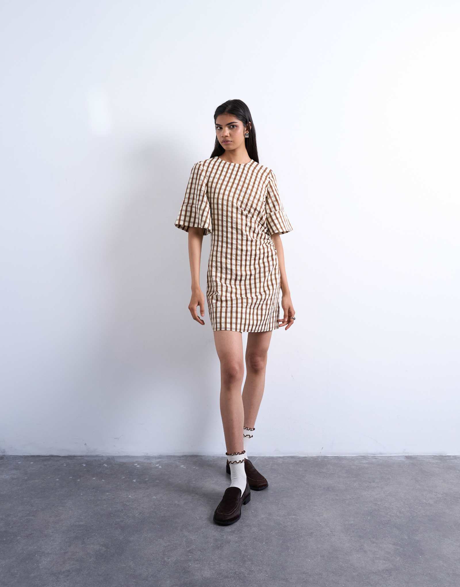 Мини-платье-футболка Topshop seersucker в коричневую клетку