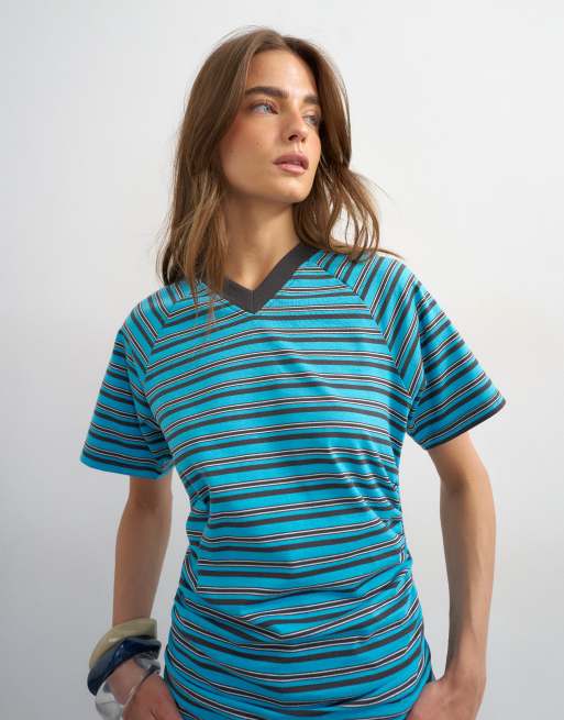 Topshop – Seitlich gerafftes, knappes T-Shirt mit Streifen und V-Ausschnitt, 4 von 4