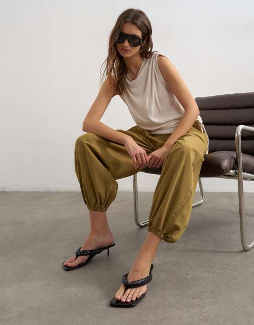 Topshop – Seitlich gerafftes Oberteil in cremeweißer Leinenoptik mit Wasserfallausschnitt, 2 von 4
