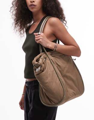 Topshop - Selina - Tasche aus Nylon in Khaki mit geraffter Paspelierung-Grün