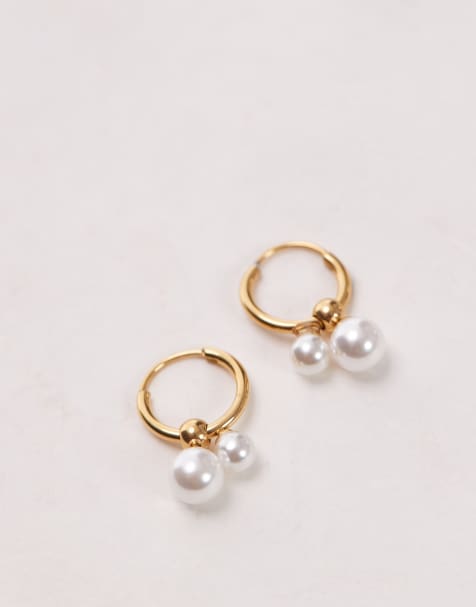 Topshop – Serena – Kleine, goldfarbene Creolen aus Edelstahl mit Perlendetails - view 1