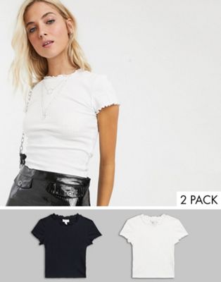 Topshop - Set van 2 geribbelde T-shirts met golvende rand in zwart en wit