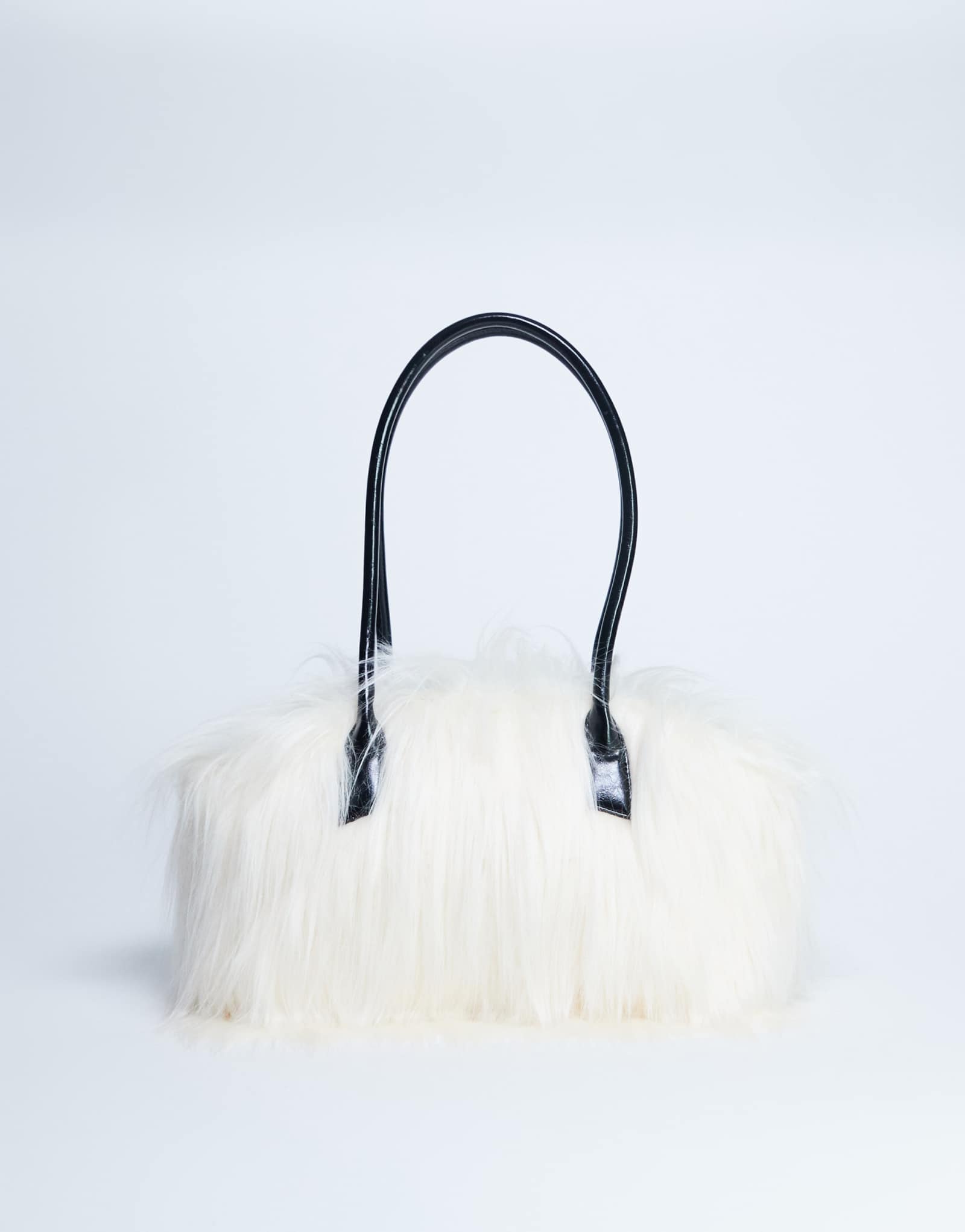 Сумка через плечо Topshop Shaggy из искусственного меха темно-белого цвета
