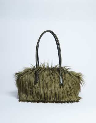 Topshop - Shaggy - Schultertasche aus Kunstpelz in Khaki-Braun