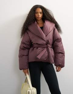 Model wearing Shawl neck belted padded jacket in fig