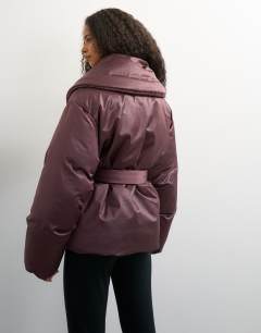 Model wearing Shawl neck belted padded jacket in fig