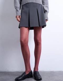 Sheer tights in plum