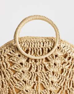 Model wearing Shelly medium weave shell small grab bag in natural