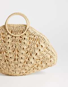 Model wearing Shelly medium weave shell small grab bag in natural