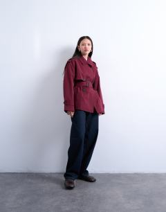Model wearing Short 90s trench coat in burgundy