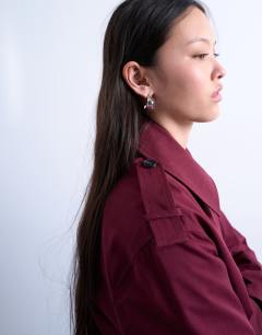 Model wearing Short 90s trench coat in burgundy