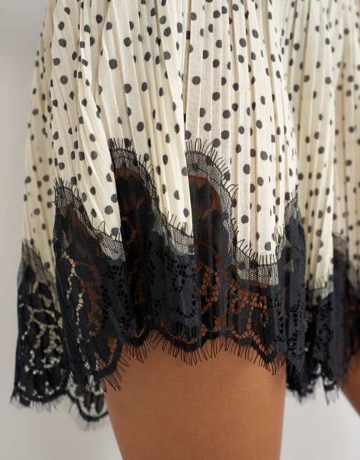 Topshop - Short à pois avec bordure en dentelle - Noir et blanc, 5 de 5