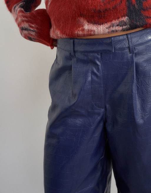 Topshop short bermuda de piel sintética efecto cocodrilo en azul marino, 3 de 5