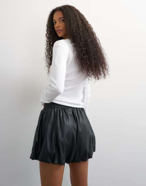Topshop short bubble en imitation cuir noir, 4 de 5