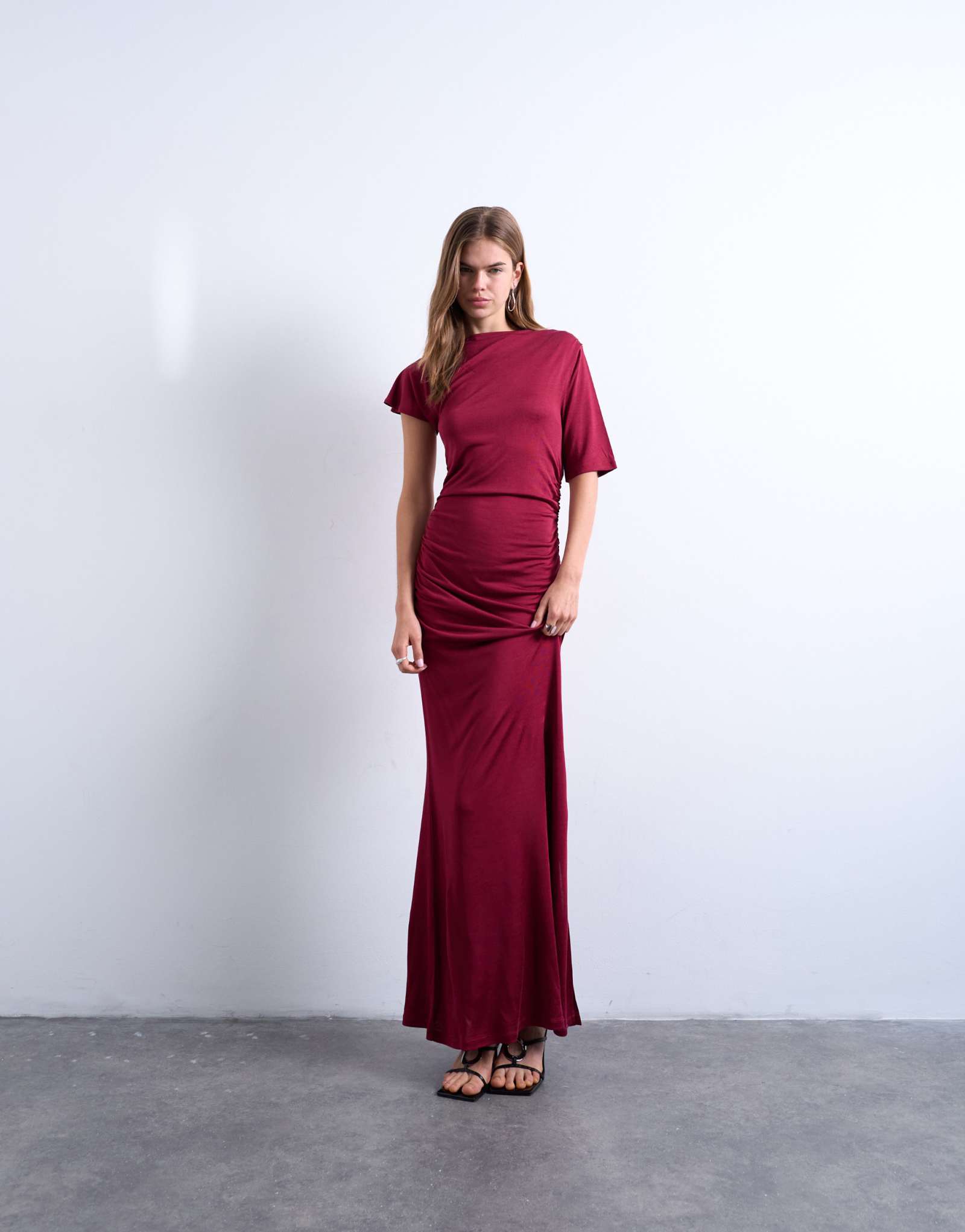 Асимметричное облегающее макси-платье Topshop красного цвета с коротким рукавом